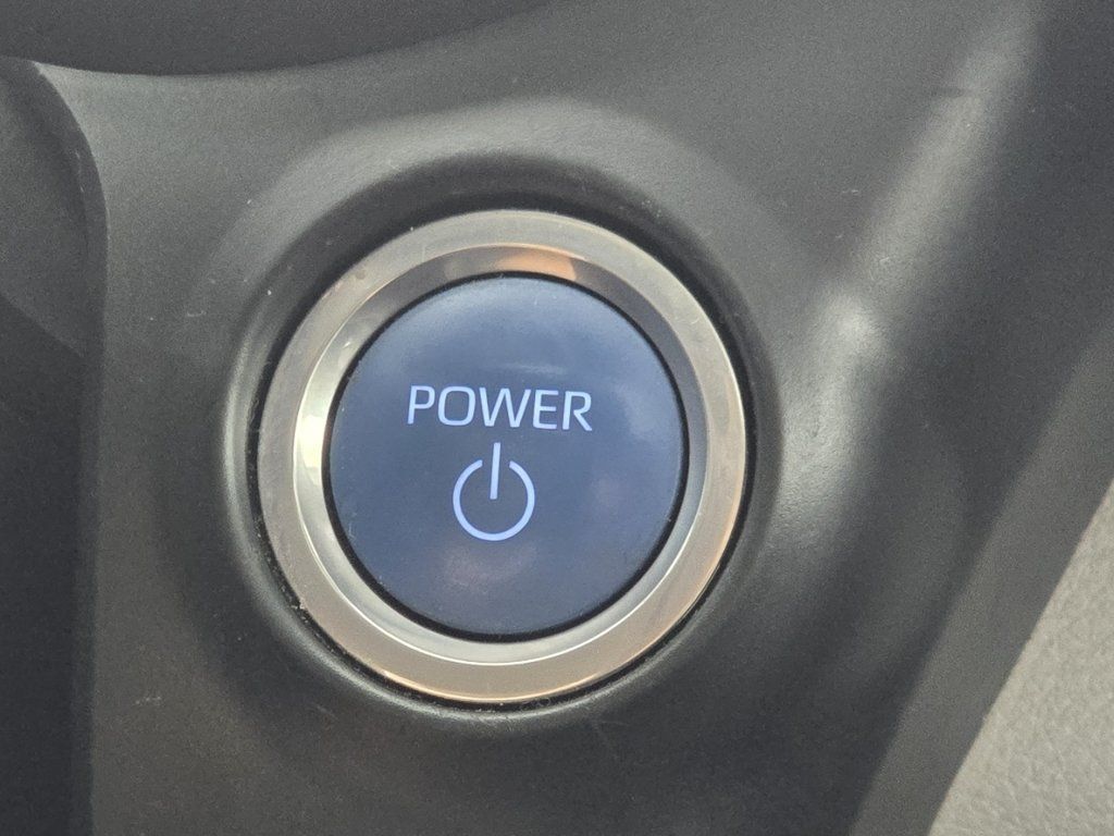 Certified 2024 Toyota Sienna XLE FWD image 31