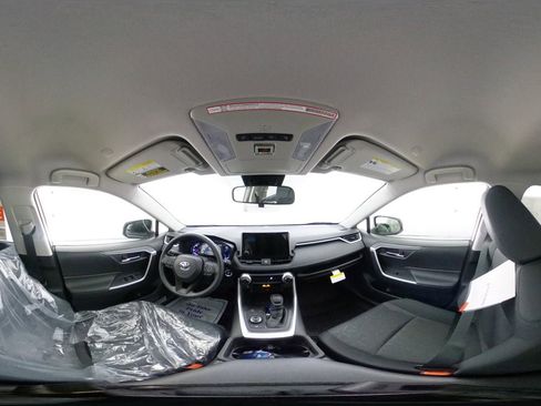 New 2025 Toyota RAV4 XLE image 33