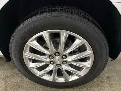 Used 2020 Buick Enclave Essence w/ Sound and Sites Package FWD image 9