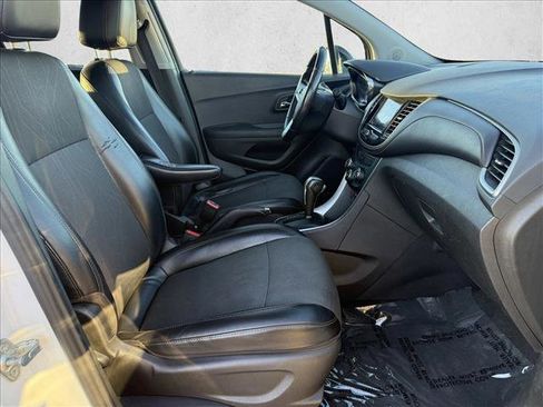 Used 2020 Chevrolet Trax LT w/ Redline Edition image 11