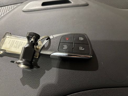 Used 2025 Chevrolet Equinox LT FWD image 24