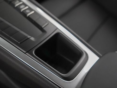 Used 2025 Porsche 718 Cayman image 32