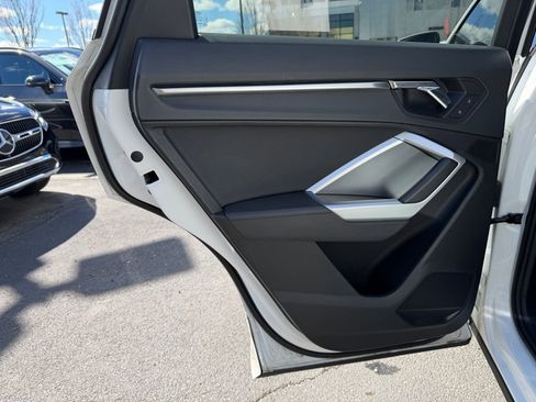 Used 2020 Audi Q3 2.0T Premium image 19