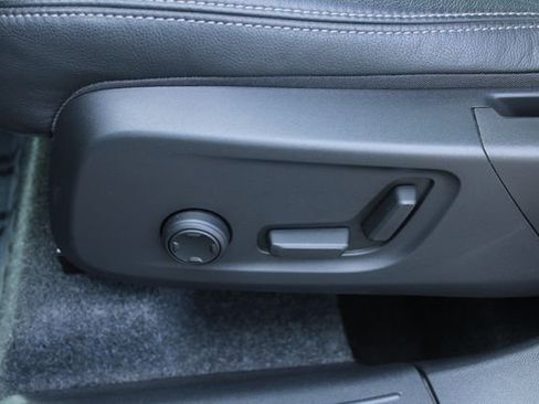 Used 2025 Volvo XC40 B5 Core image 14