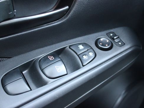 Used 2021 Nissan Kicks S image 27