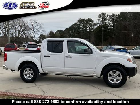 Used 2011 Nissan Frontier SV image 8