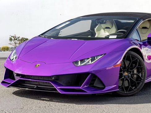 Used 2024 Lamborghini Huracan EVO image 3