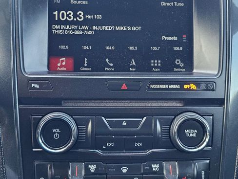 Used 2018 Ford Explorer XLT w/ Equipment Group 202A AWD/4WD image 33