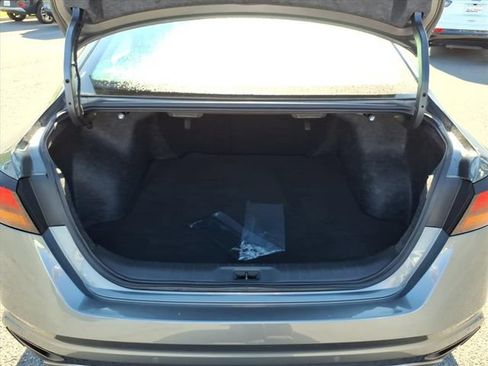 Used 2025 Nissan Altima 2.5 SV FWD image 9