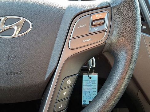 Used 2018 Hyundai Santa Fe SE image 24