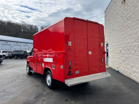New 2026 Ford E-350 and Econoline 350 Super Duty w/ Interior Upgrade Package RWD image 11