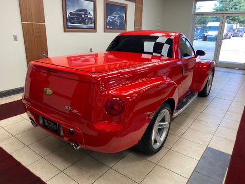 Used 2004 Chevrolet SSR w/ Preferred Equipment Group RWD image 6