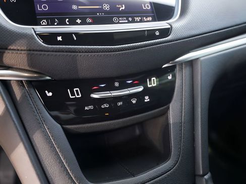 Used 2025 Cadillac XT5 Luxury w/ LPO, Floor Liner Package FWD image 19