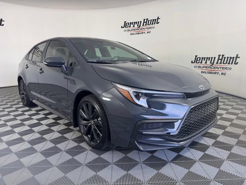 Used 2026 Toyota Corolla SE FWD image 6