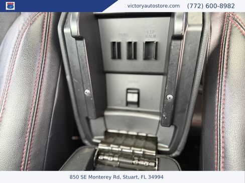 Used 2018 Ford Explorer XLT w/ Equipment Group 202A AWD/4WD image 31