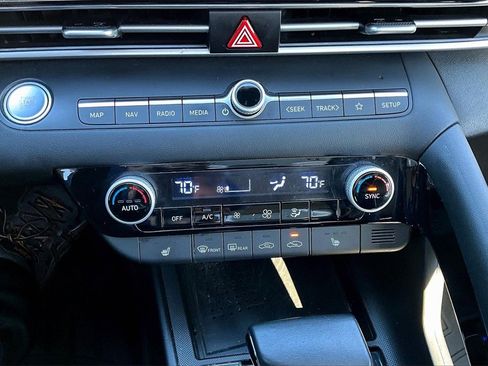 Used 2022 Hyundai Elantra Limited image 31