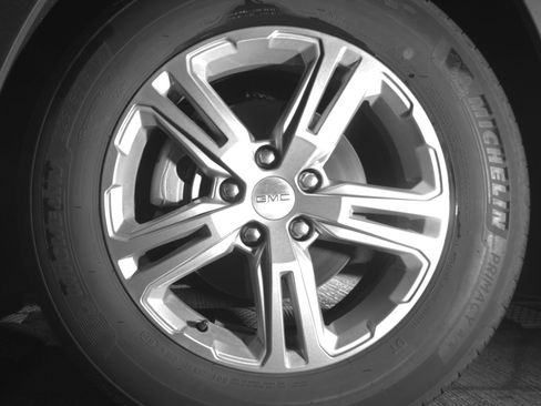 Used 2024 GMC Terrain SLE image 17