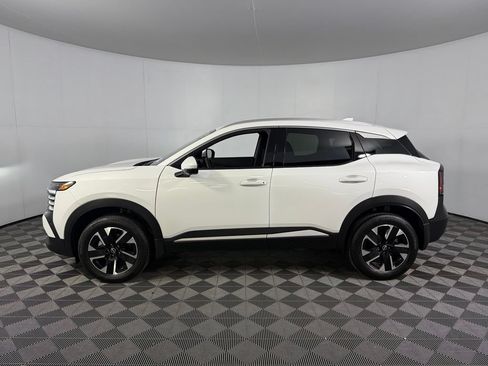 Used 2025 Nissan Kicks SR FWD image 10