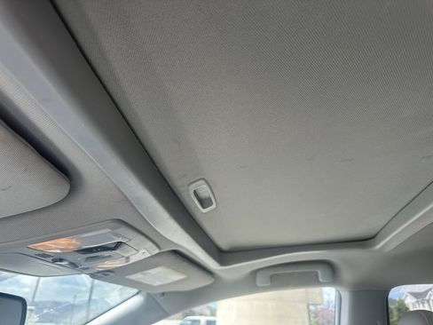 Used 2019 Toyota Sienna XLE w/ XLE Navigation Package FWD image 8