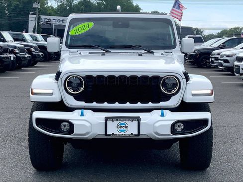 Used 2024 Jeep Wrangler High Altitude AWD/4WD image 3