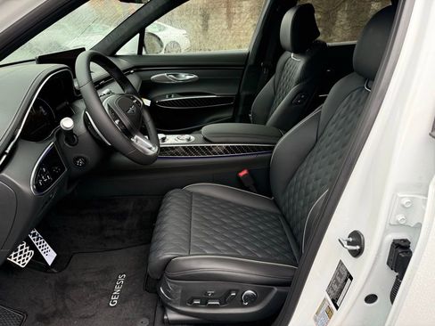 Used 2025 Genesis GV70 3.5T Sport w/ Sport Prestige Package image 10