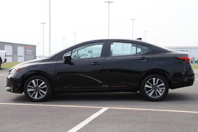 Used 2025 Nissan Versa SV FWD image 4