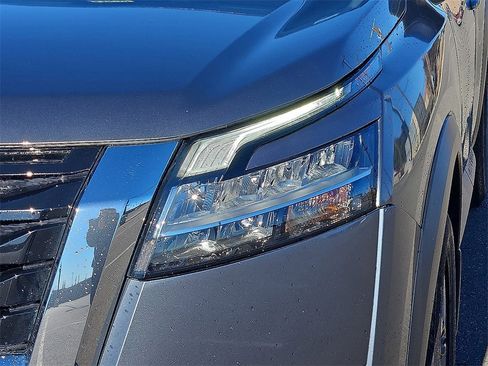 Used 2022 Nissan Pathfinder SV image 9