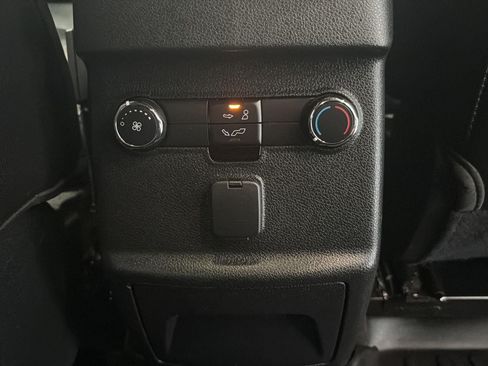 Used 2018 Ford Explorer XLT w/ Equipment Group 202A AWD/4WD image 12