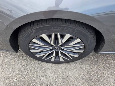 Used 2024 Nissan Altima 2.5 SV FWD image 18