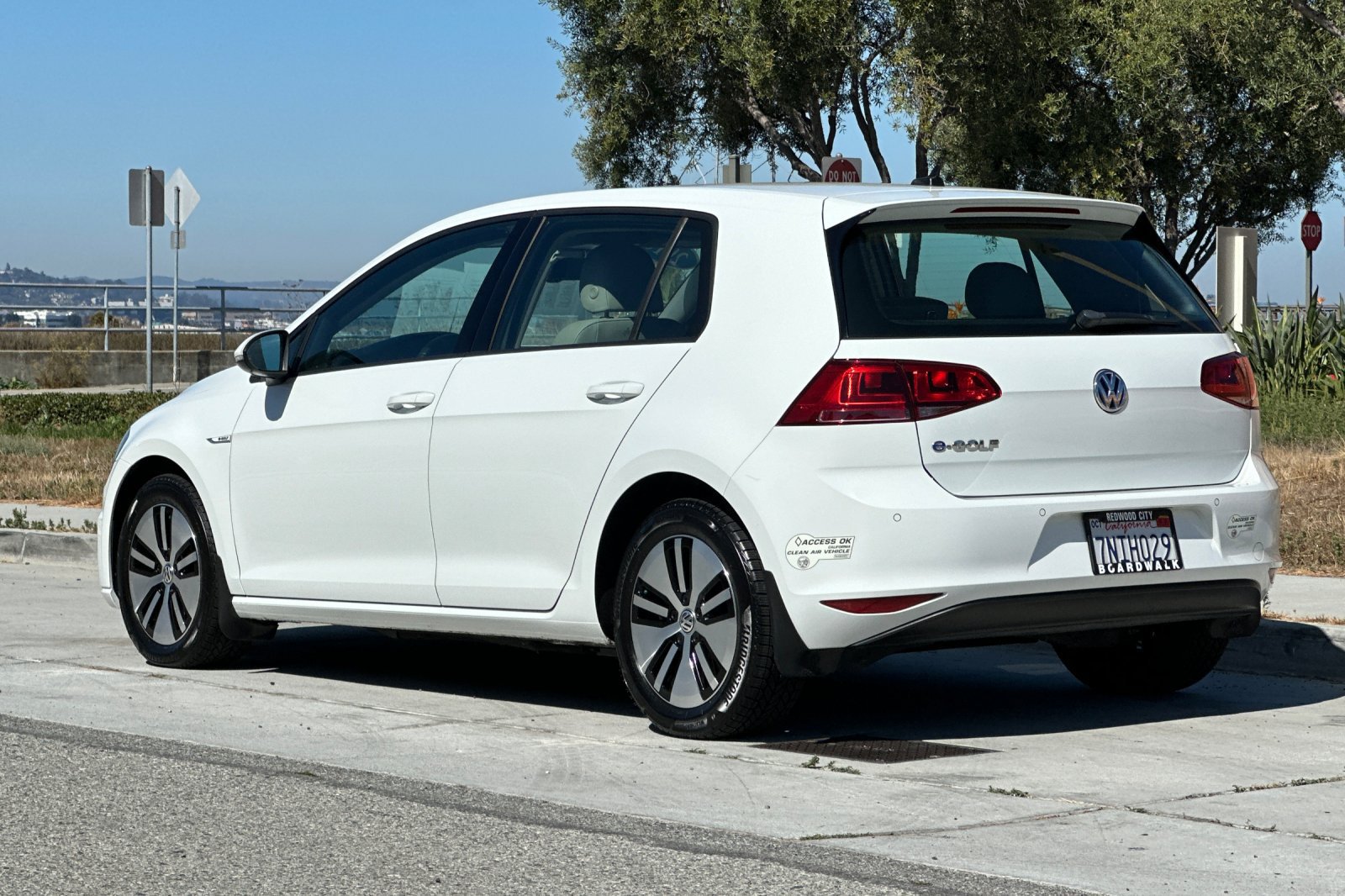 Used 2016 Volkswagen e-Golf SEL Premium FWD image 6