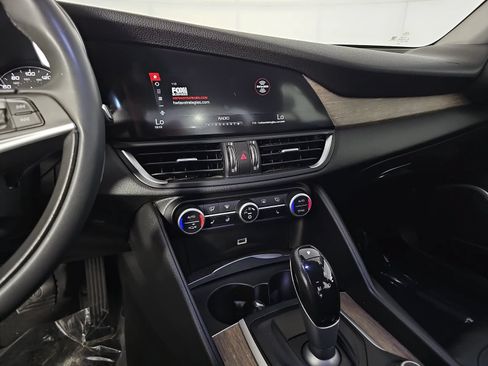 Used 2017 Alfa Romeo Giulia Ti w/ TI Performance Package AWD/4WD image 18