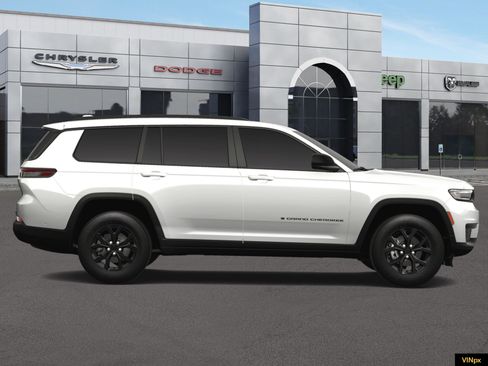 New 2025 Jeep Grand Cherokee L Altitude image 9