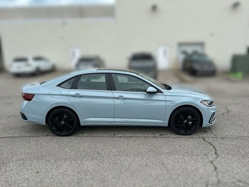 New 2026 Volkswagen Jetta SE FWD image 10