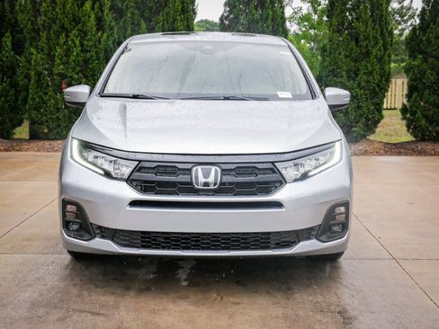 New 2026 Honda Odyssey Touring image 3