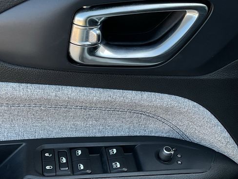 Used 2023 Jeep Compass Latitude image 13