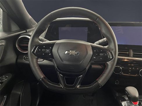 Used 2025 Chevrolet Trax RS w/ Sunroof Package image 12