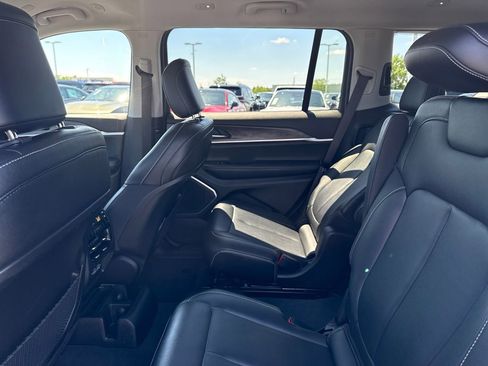 Used 2023 Jeep Grand Cherokee L Limited AWD/4WD image 12