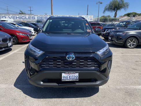 Used 2023 Toyota RAV4 LE AWD/4WD image 3