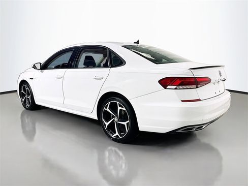 Used 2020 Volkswagen Passat 2.0T R-Line image 6