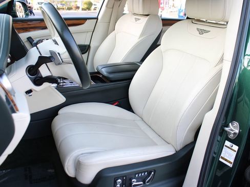 Used 2019 Bentley Bentayga AWD/4WD image 16