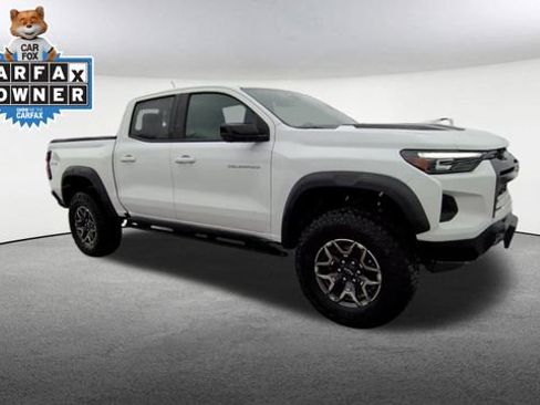 Used 2024 Chevrolet Colorado ZR2 w/ Technology Package image 2