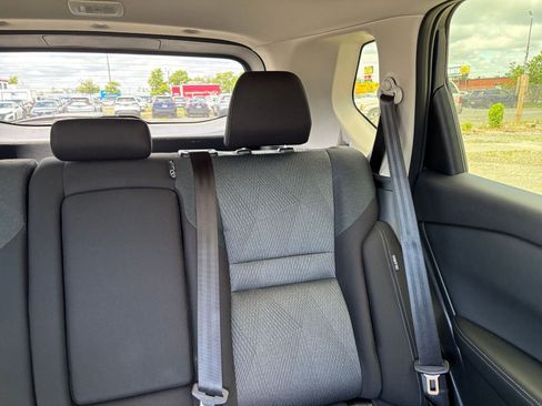 Used 2025 Nissan Rogue SV AWD/4WD image 35