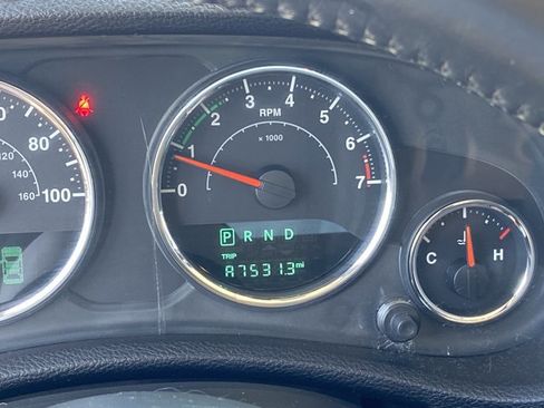 Used 2017 Jeep Wrangler Unlimited Sahara w/ Connectivity Group AWD/4WD image 22