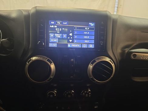 Used 2018 Jeep Wrangler Unlimited Sahara w/ Dual Top Group AWD/4WD image 20