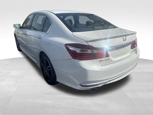 Used 2017 Honda Accord Sport Special Edition image 4