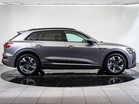 Used 2022 Audi e-tron Premium w/ Convenience Plus Package image 7