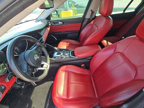 Used 2020 Alfa Romeo Giulia AWD w/ Cold Weather Package image 5
