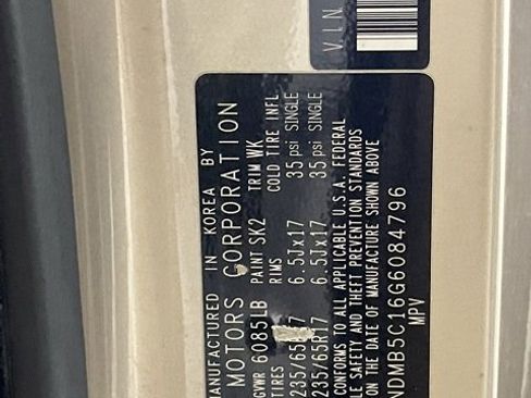 Used 2016 Kia Sedona LX w/ LX Convenience Package image 27