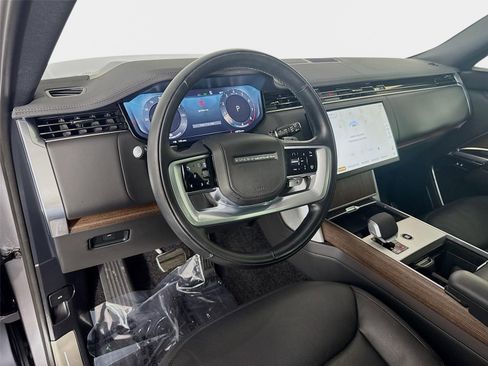 Certified 2025 Land Rover Range Rover Long Wheelbase SE AWD/4WD image 9
