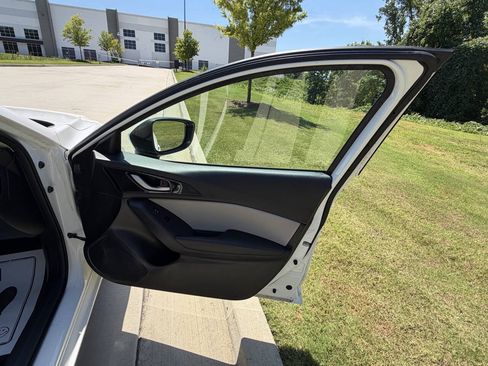Used 2015 MAZDA MAZDA3 i Sport FWD image 18